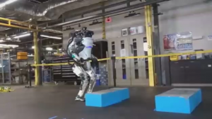 Робот делает сальто в русской озвучке (много мата)