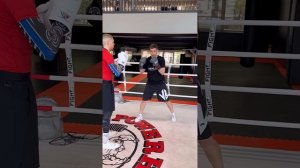 Как перенос веса тела влияет эффективность на защитных действий и контратак.