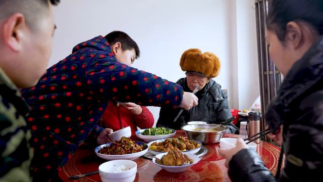 超小厨 公公几天没好好吃饭儿媳特制红烧肉丸子软糯可口好吃下饭真不错呢
