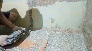 Как удалить старую краску со стен в ванной до бетона.