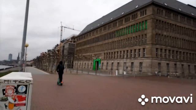 Поздние Переселенцы в городе Düsseldorf.На прогулке.