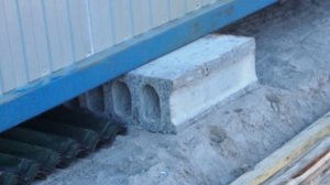 Пожалуй, самый дешёвый и быстрый фундамент для лёгких строений