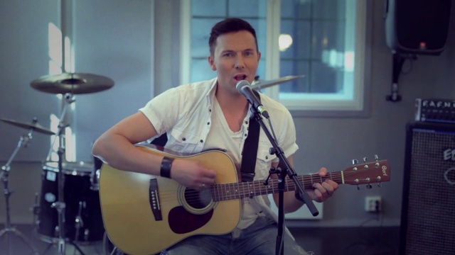 John Almås- Face in the rain [Official music video] смотреть онлайн