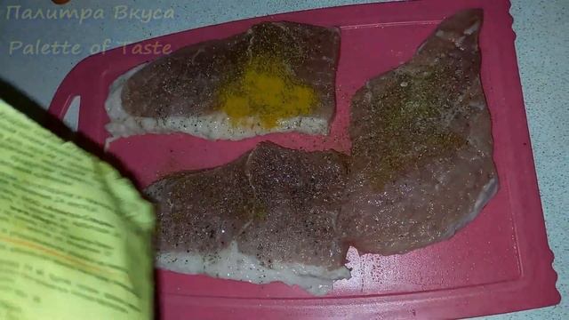 Свинина стейки с грибами, томатом и перцем Pork steaks with mushrooms, tomatoes and pepper смотреть онлайн