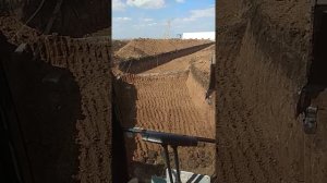 Экскаватор Hyundai.Копаем широкую траншею 5 метров