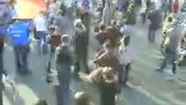 Съёмка с дерева. Омон машет палками5 смотреть онлайн