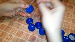 Делаем коврик в ванную,  из крышек    "Bathroom mat made of bottle caps"