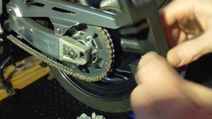 Suzuki Bandit 1200 - how to Change the Chain Kit (Endless chain and with Rivet link type)