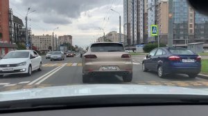 Порше Макан едет на мойку но не доезжает