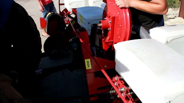 Завод АгроЛига Кировоград, Украина, проверка работы вентилятора от ВОМа пропашной сеялки Planter СУ смотреть онлайн