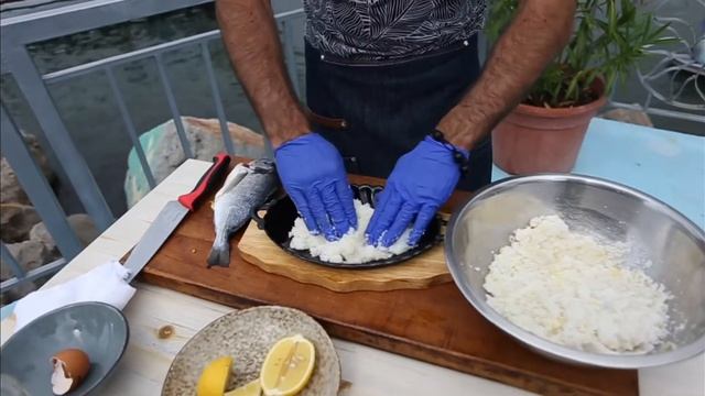 Рецепт «Дорадо в соли». Готовим рыбу в дровяной печи.