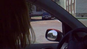 Девушка за рулем первый раз