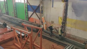 Производство металлоконструкций в цехе