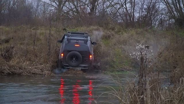 ПОСПОРИЛИ КТО КРУЧЕ? ТУРБО НИВА ШЕВРОЛЕ, НИВА 3D ИЛИ AUDI A4 зарубились в болоте... смотреть онлайн