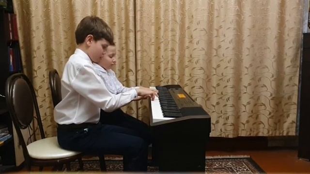 Фортепианный дуэт Броновицкий Иван, Броновицкая Татьяна.   Н.Торопова "Клоун верхом на пони".