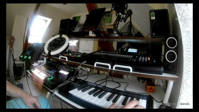 Acoustic guitar and Roland MC 707, RC 202, Hotone Ampero, Tascam DP 32 SD смотреть онлайн