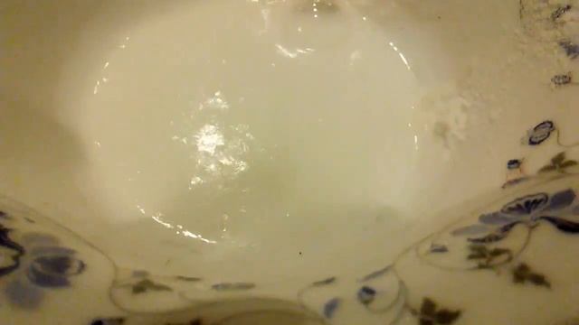 Наливаем в соду уксус смотреть онлайн