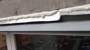 Шумоизоляция оконных козырьков на балконе