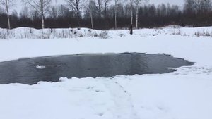 Чтобы не было замора рыбы, зимой  в пруду.