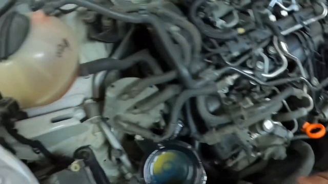 Volkswagen Tiguan 2.0 (CLJA) TDI - замена топливного фильтра. смотреть онлайн