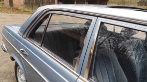 Mercedes Benz W123 280E Automatic - 90.000 kilometers, 2nd owner - Oldenzaal Classics