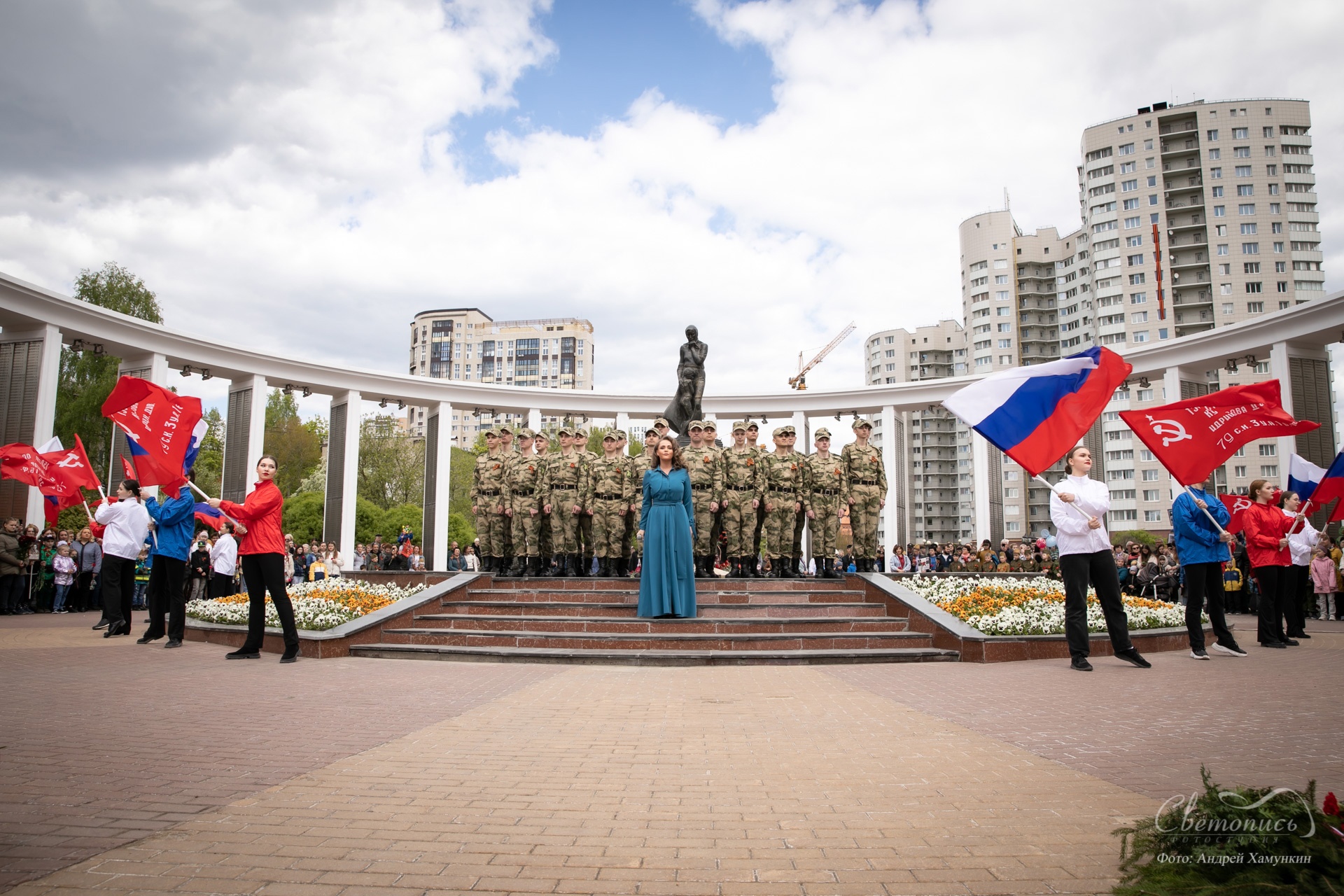 Пушкино 9 мая. Пушкино мемориал ВОВ. Скорбящая мать Пушкино 9 мая. Мемориал Пушкин ВОВ.