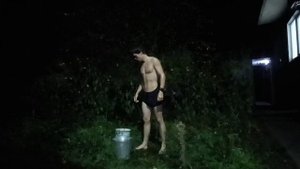 По утрам темно спасает фонарь закаливание холодной водой обливание