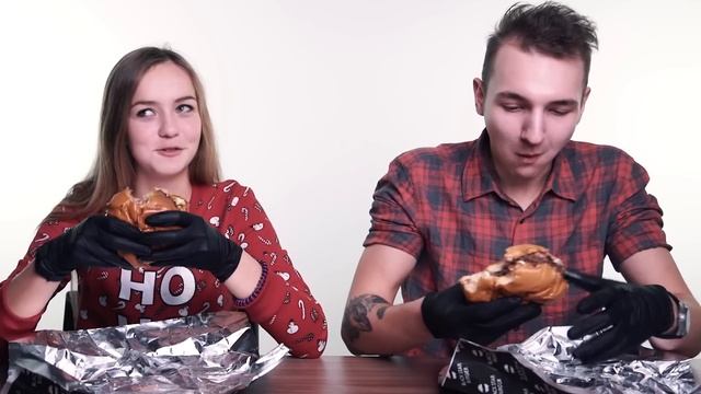 БЛОГЕРЫ ПРОБУЮТ БУРГЕРЫ ТИМАТИ / BLACKSTAR BURGER смотреть онлайн