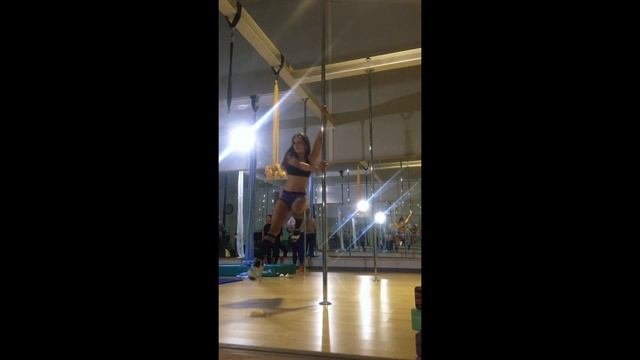 7 Rings Short Pole Dance Routine смотреть онлайн