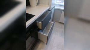 Интегрированная ручка профиль. Угловая кухня.