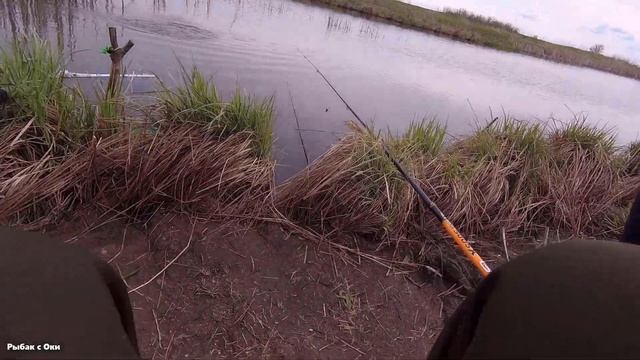 Таких КАРАСЕЙ не держит фрикцион! Рыбалка на мормышку в мае! смотреть онлайн