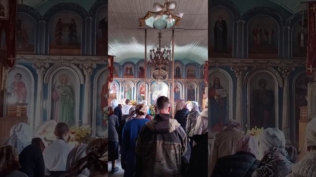 Божественная литургия в храме Покрова Пресвятой Богородицы г. Сальска, 02.04.2023 г. смотреть онлайн