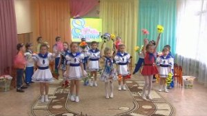 Танец с цветами на  8 марта