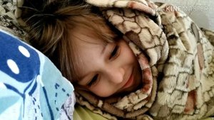 закрутилась в одеяло