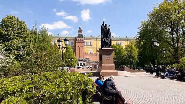 Прогулки по Москве. Тюльпаны в Александровском саду. Манежная площадь.
