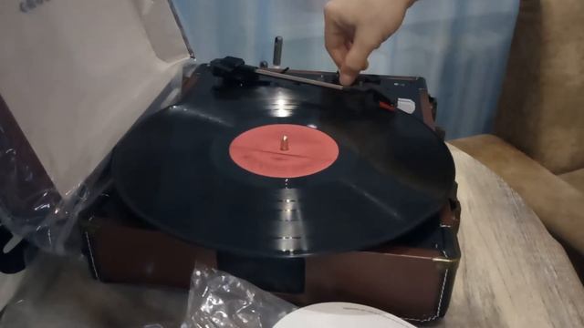 обзор проигрывателя CROSLEY EXECUTIVE PORTABLE [CR6019D-BR4] Brown & Black c Bluetooth смотреть онлайн