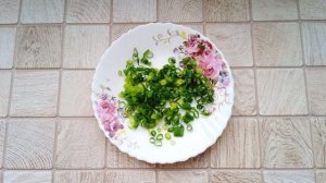 Слоёный салат с ананасами, курицей и жареными грибами