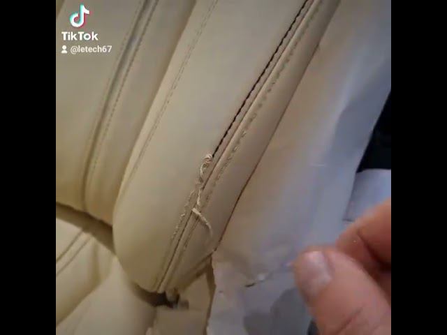 Сохранение оригинальной строчки #letech #кожаныеизделия #реставрациякожи #детейлинг