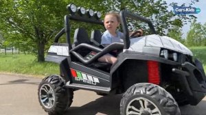 Как ребенок ездит на детском электромобиле Buggy Spider