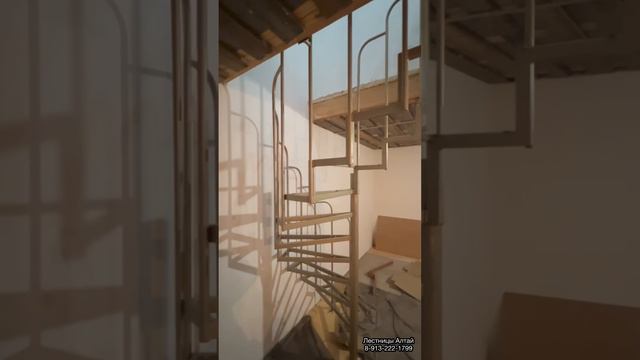 Установка винтовой комбинированной лестницы в Новосибирской области. Для заказа: 8-913-222-1799