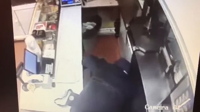 Двое в масках ограбили пункт фаст-фуда в Новосибирске смотреть онлайн