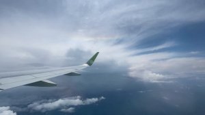 Радуга из иллюминатора самолета/Полет над облаками 2021