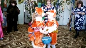 Новогодний утренник . У Маши первое выступление ч. 1.