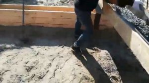 Несъемная опалубка для фундамента. Заливка вручную из миксера