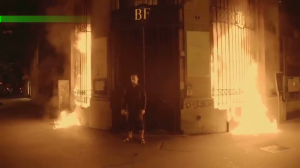 Видеокадры поджога здания Банка Франции художником-акционистом Петром Павленским