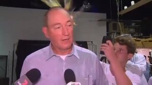 Подросток из Австралии разбил яйцо об голову чиновника