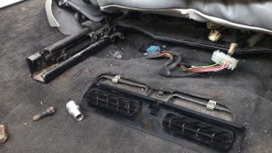 Снимаем сидение с BMW e34 за пару минут