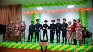Едут по Берлину наши казаки