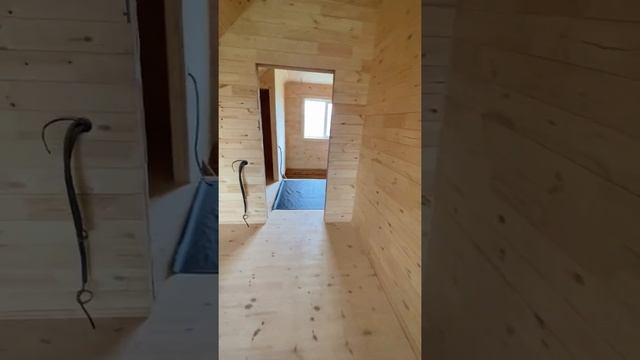 Полутораэтажный дом 8x10 с террасой и эркером (обзор отделки 2 этажа) смотреть онлайн