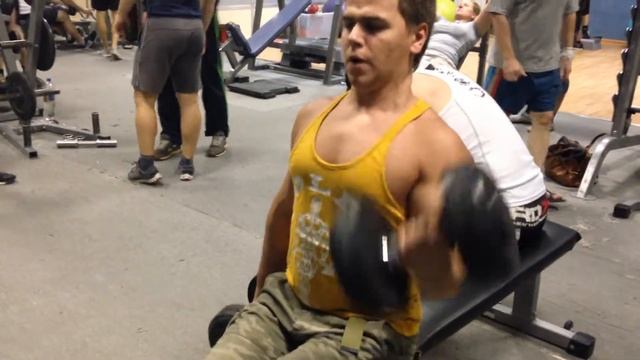 Попеременный подъем гантелей сидя 17,5 кг. 21.10.2014 смотреть онлайн